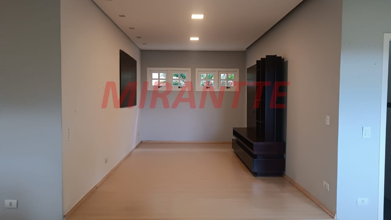 Sobrado de 425m² com 4 quartos em Serra Da Cantareira
