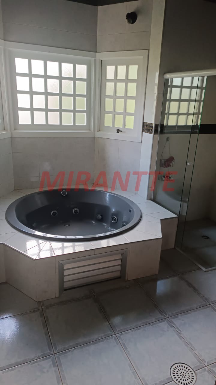 Sobrado de 425m² com 4 quartos em Serra Da Cantareira