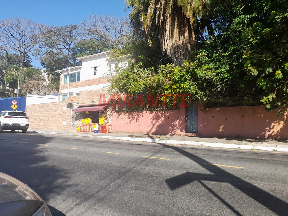 Terreno de 1394m² em Horto Florestal