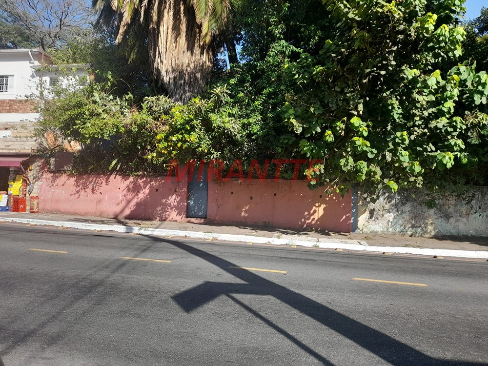 Terreno de 1394m² em Horto Florestal