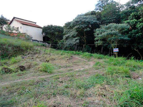 Terreno de 908m² em Horto Florestal