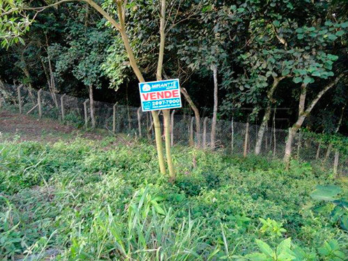 Terreno de 908m² em Horto Florestal