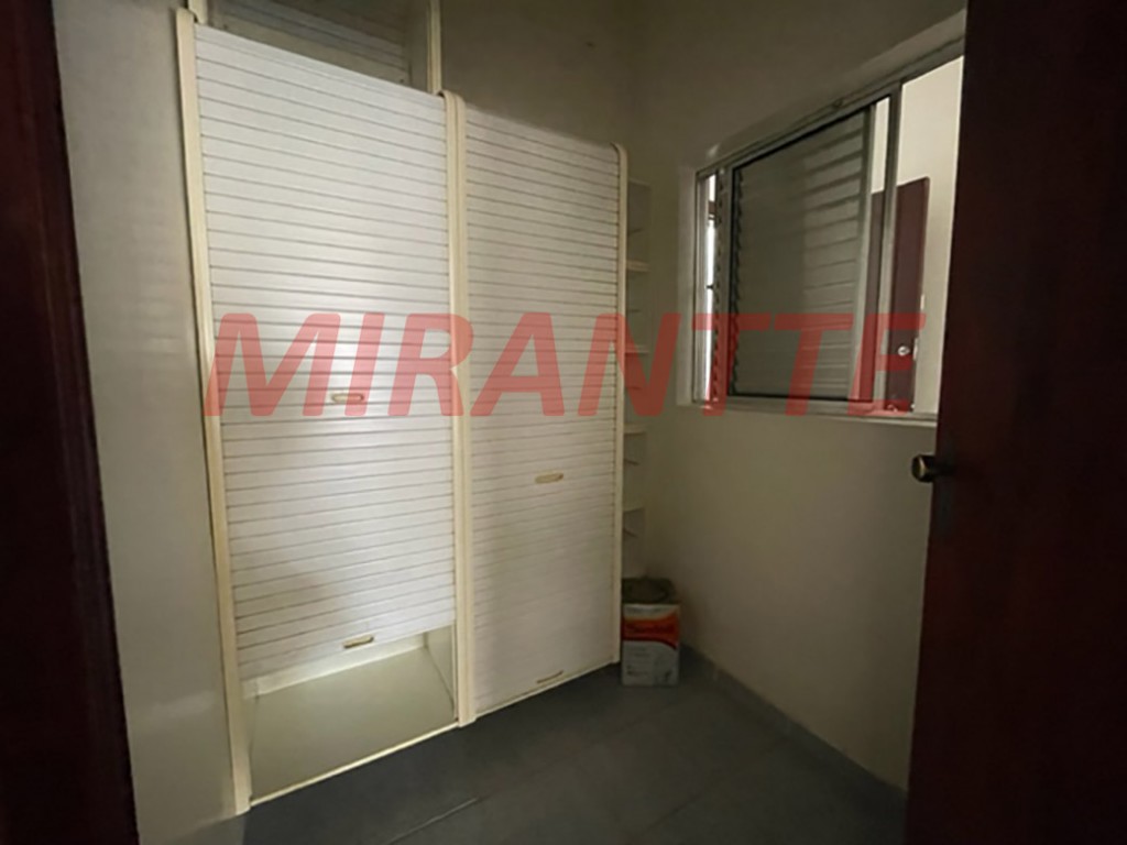 Sobrado de 158m² com 3 quartos em Água Fria