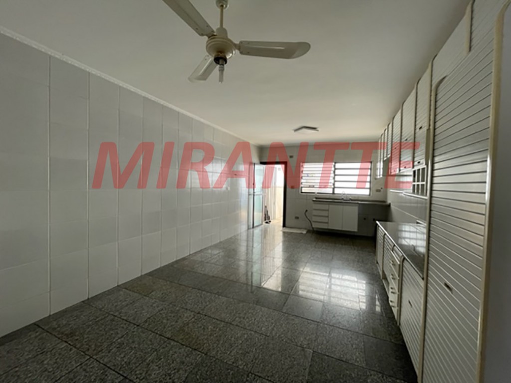 Sobrado de 158m² com 3 quartos em Água Fria