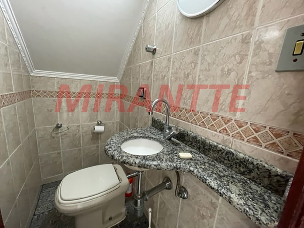 Sobrado de 158m² com 3 quartos em Água Fria