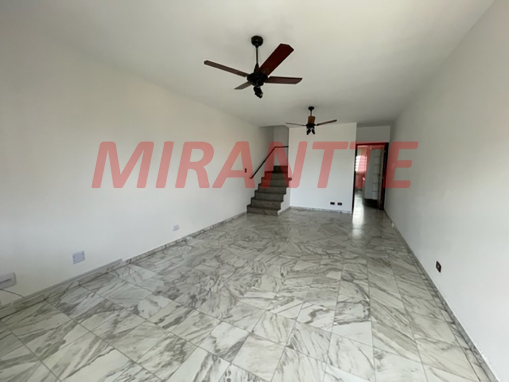 Sobrado de 158m² com 3 quartos em Água Fria
