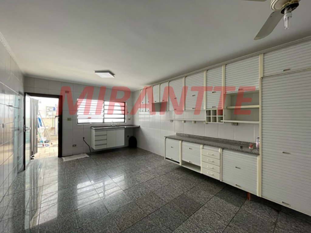 Sobrado de 158m² com 3 quartos em Água Fria