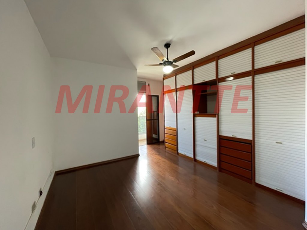 Sobrado de 158m² com 3 quartos em Água Fria