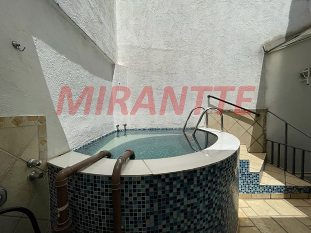 Sobrado de 158m² com 3 quartos em Água Fria