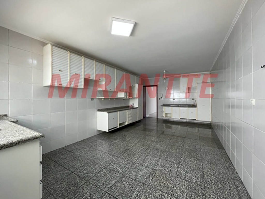 Sobrado de 158m² com 3 quartos em Água Fria