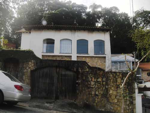 Casa terrea com 3 quartos em Horto Florestal