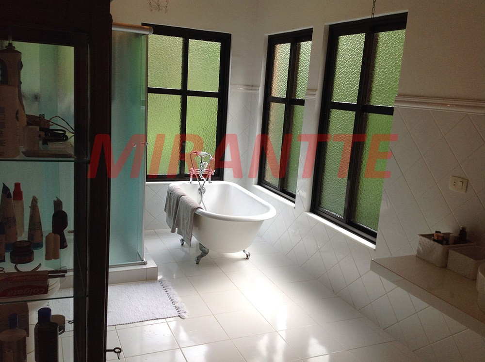 Sobrado de 250m² com 3 quartos em Serra da Cantareira