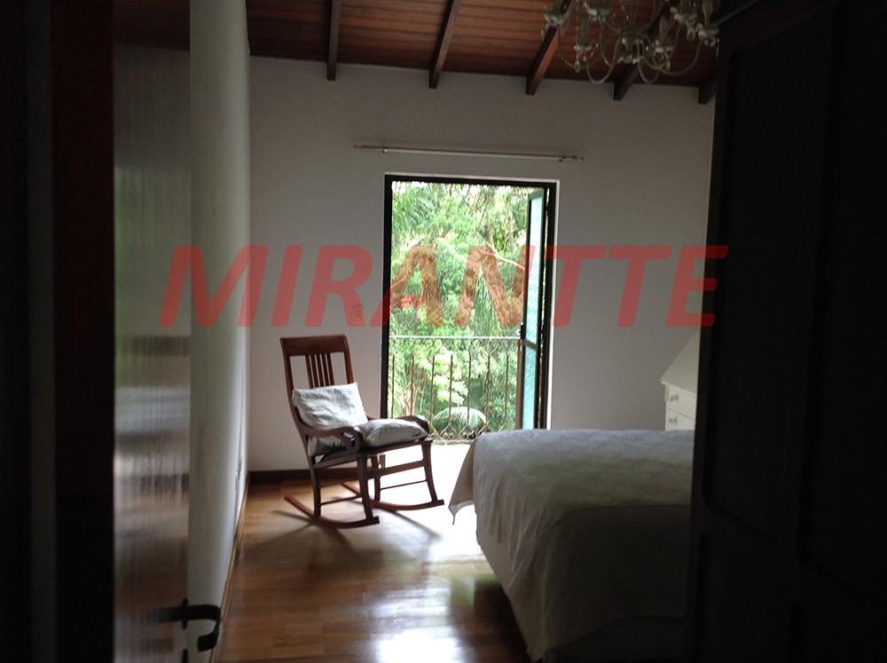 Sobrado de 250m² com 3 quartos em Serra da Cantareira