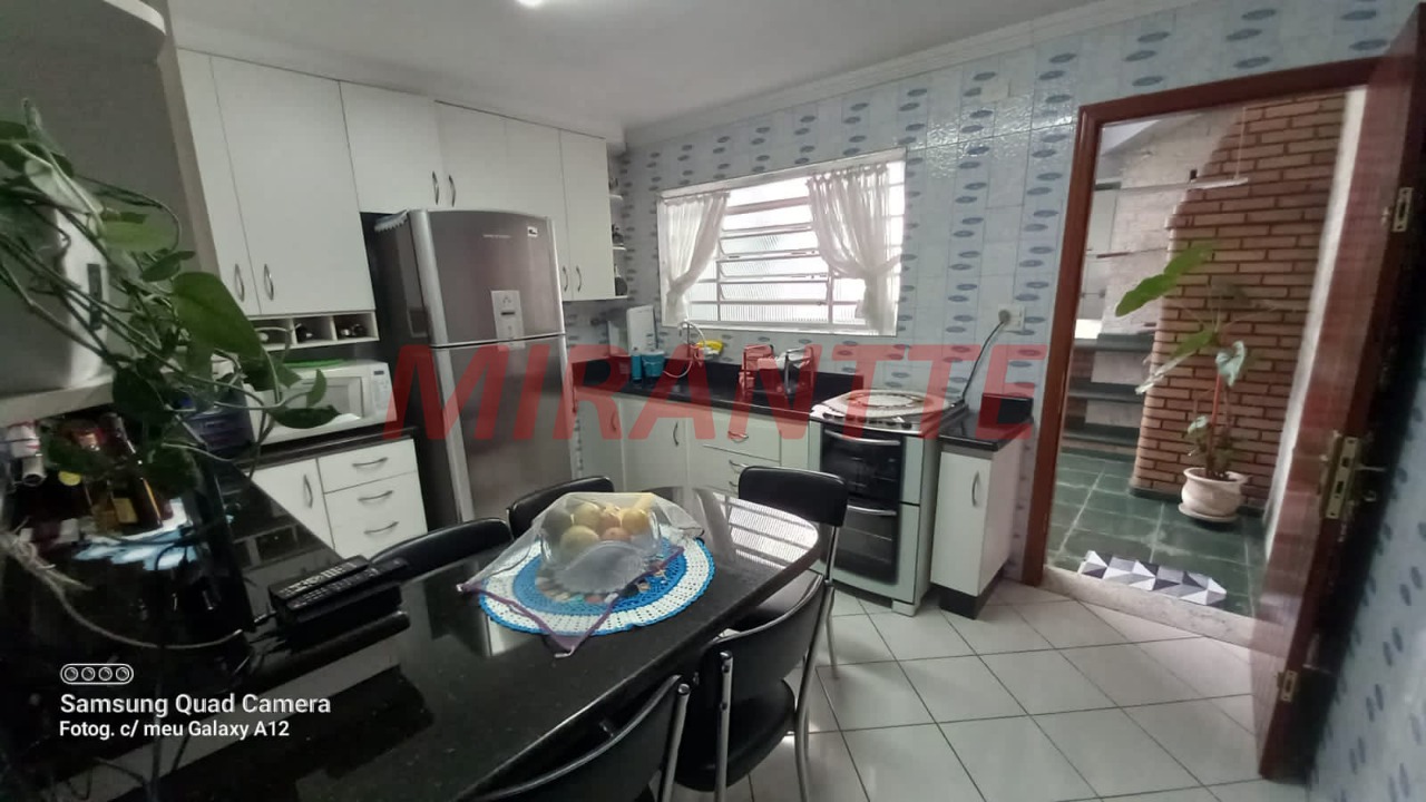 Sobrado de 211m² com 4 quartos em Tremembe