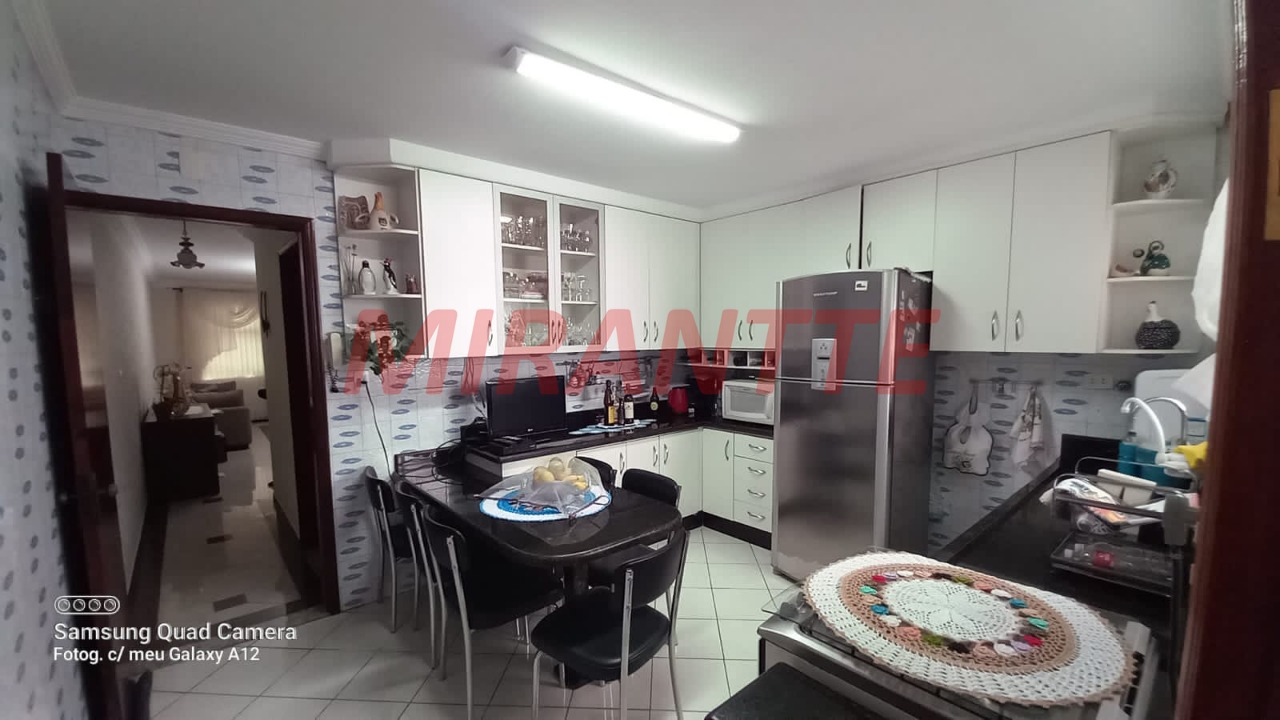 Sobrado de 211m² com 4 quartos em Tremembe