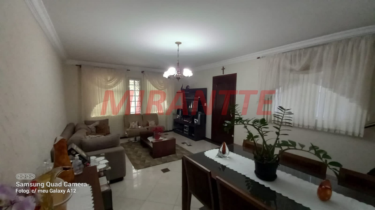Sobrado de 211m² com 4 quartos em Tremembe