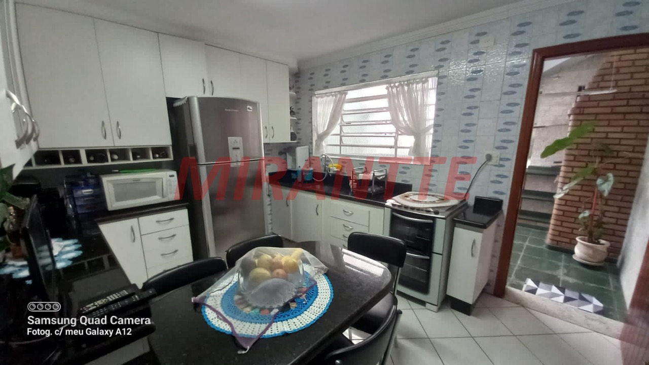 Sobrado de 211m² com 4 quartos em Tremembe