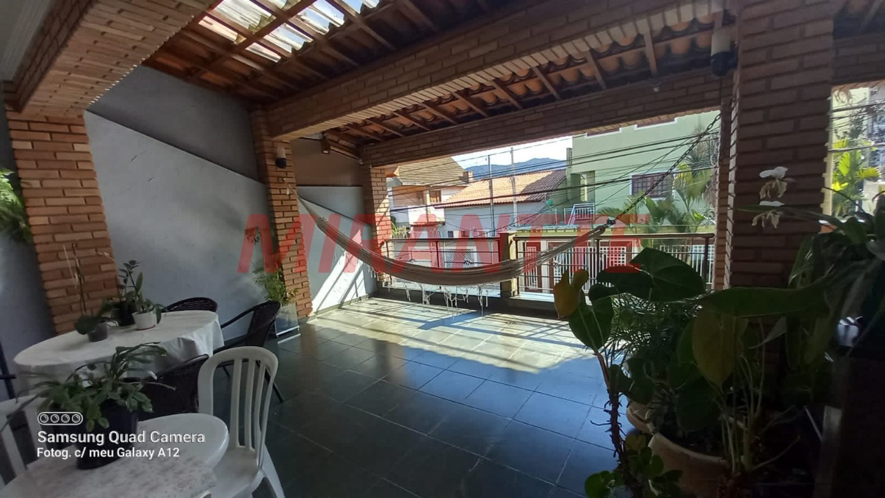 Sobrado de 211m² com 4 quartos em Tremembe