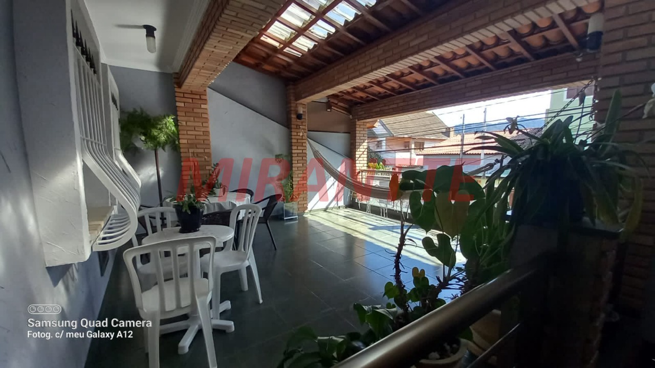 Sobrado de 211m² com 4 quartos em Tremembe