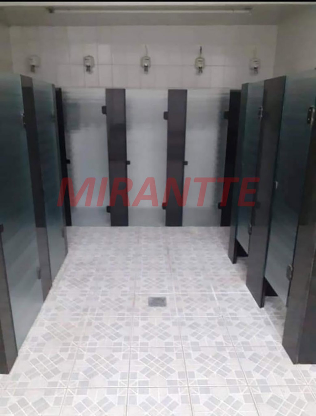 Comercial de 1078m² em Tremembe
