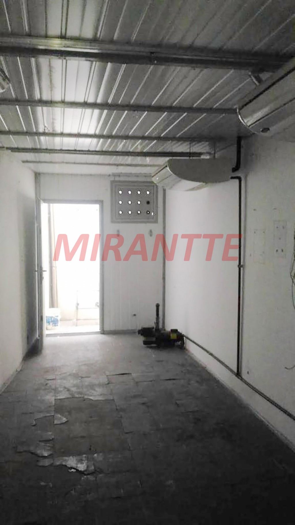 Comercial de 1078m² em Tremembe