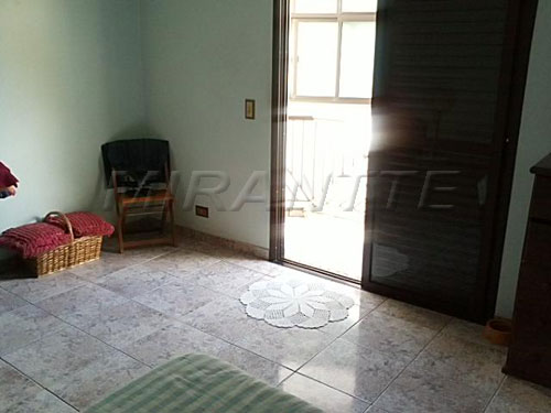 Sobrado de 300m² com 3 quartos em Jardim Tremembé