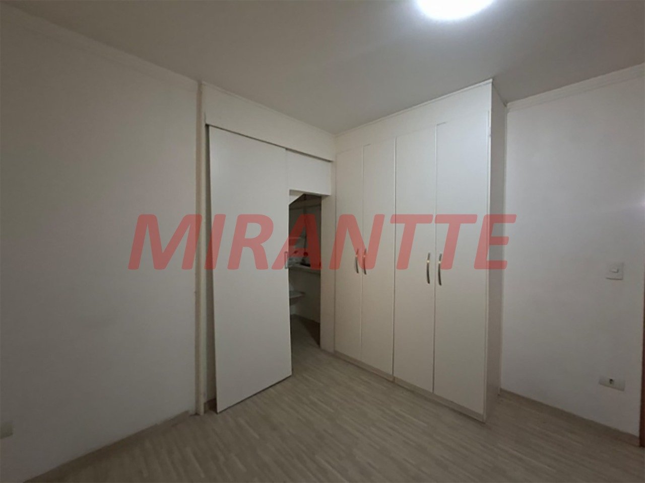 Sobrado de 513m² com 4 quartos em Água Fria