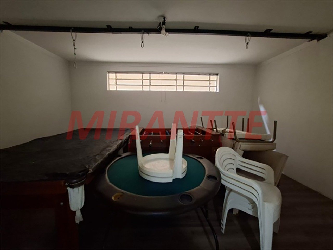 Sobrado de 513m² com 4 quartos em Água Fria