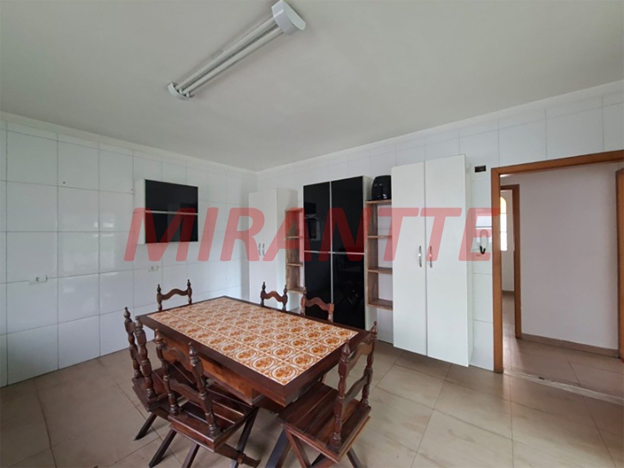 Sobrado de 513m² com 4 quartos em Água Fria