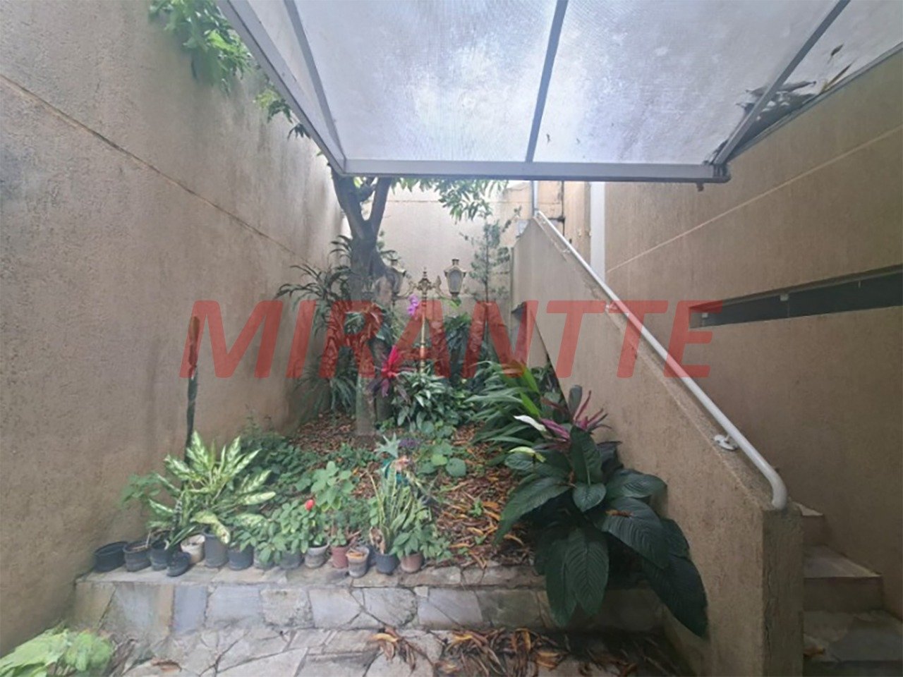 Sobrado de 513m² com 4 quartos em Água Fria