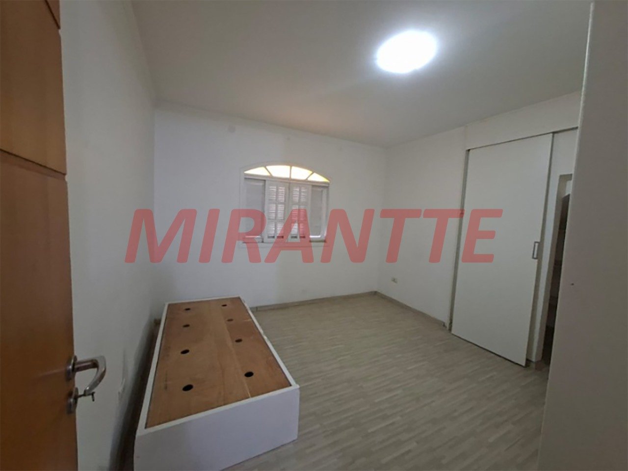 Sobrado de 513m² com 4 quartos em Água Fria