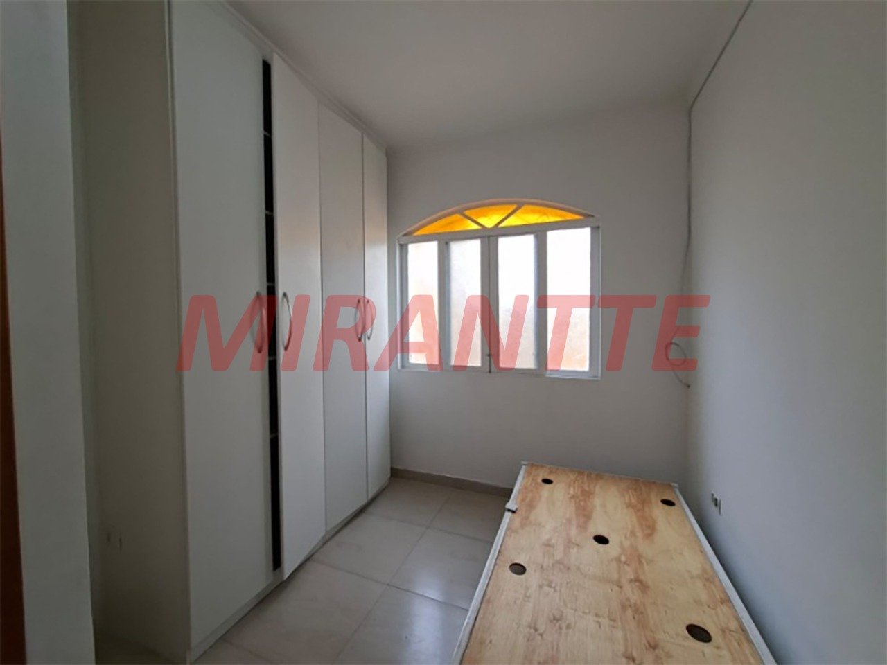 Sobrado de 513m² com 4 quartos em Água Fria