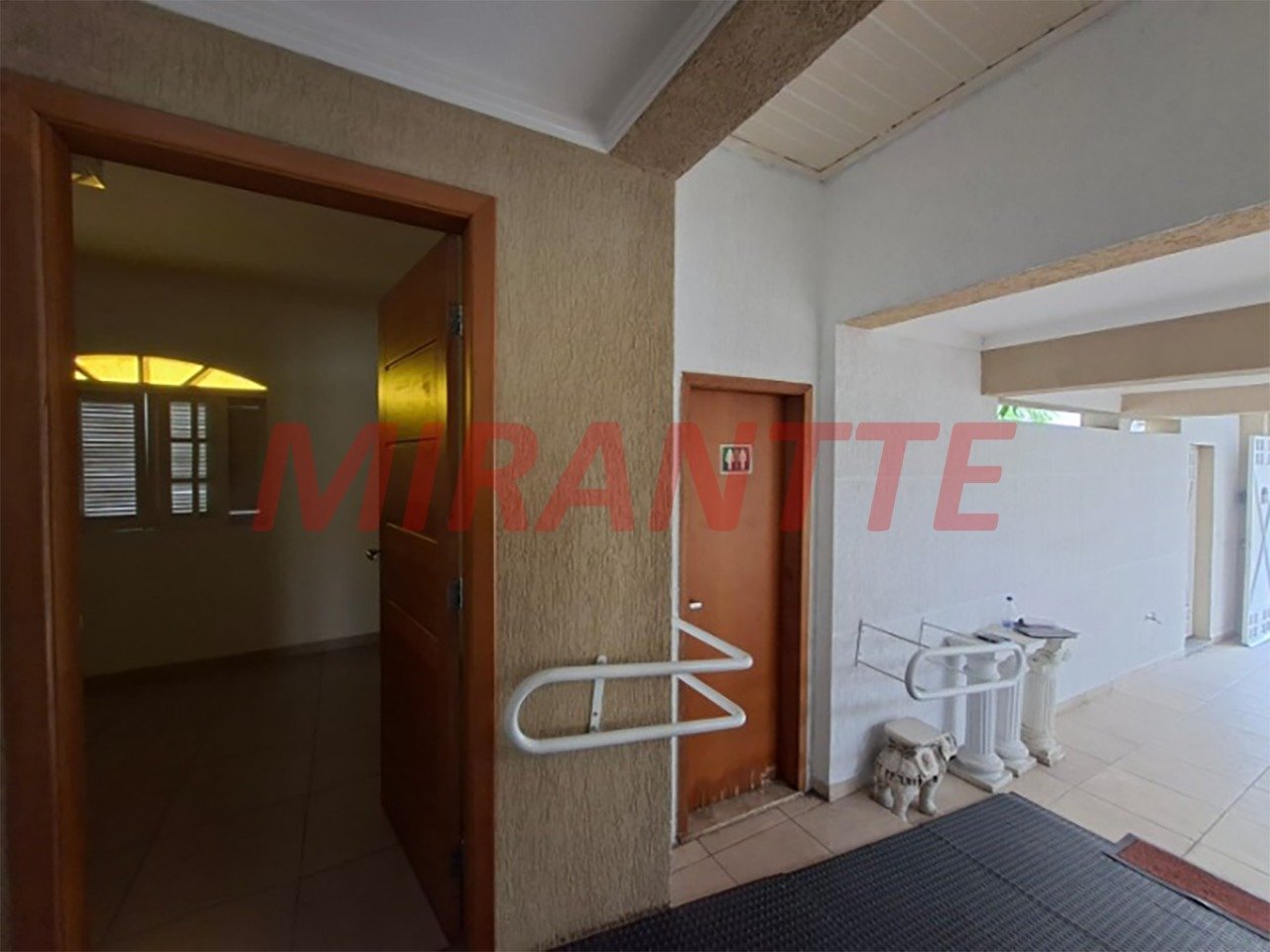 Sobrado de 513m² com 4 quartos em Água Fria