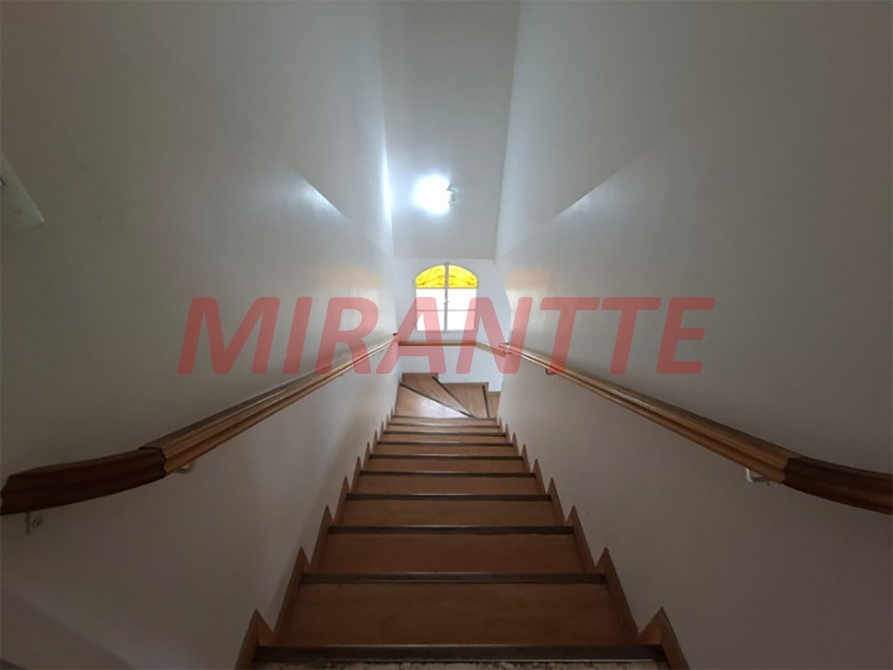 Sobrado de 513m² com 4 quartos em Água Fria