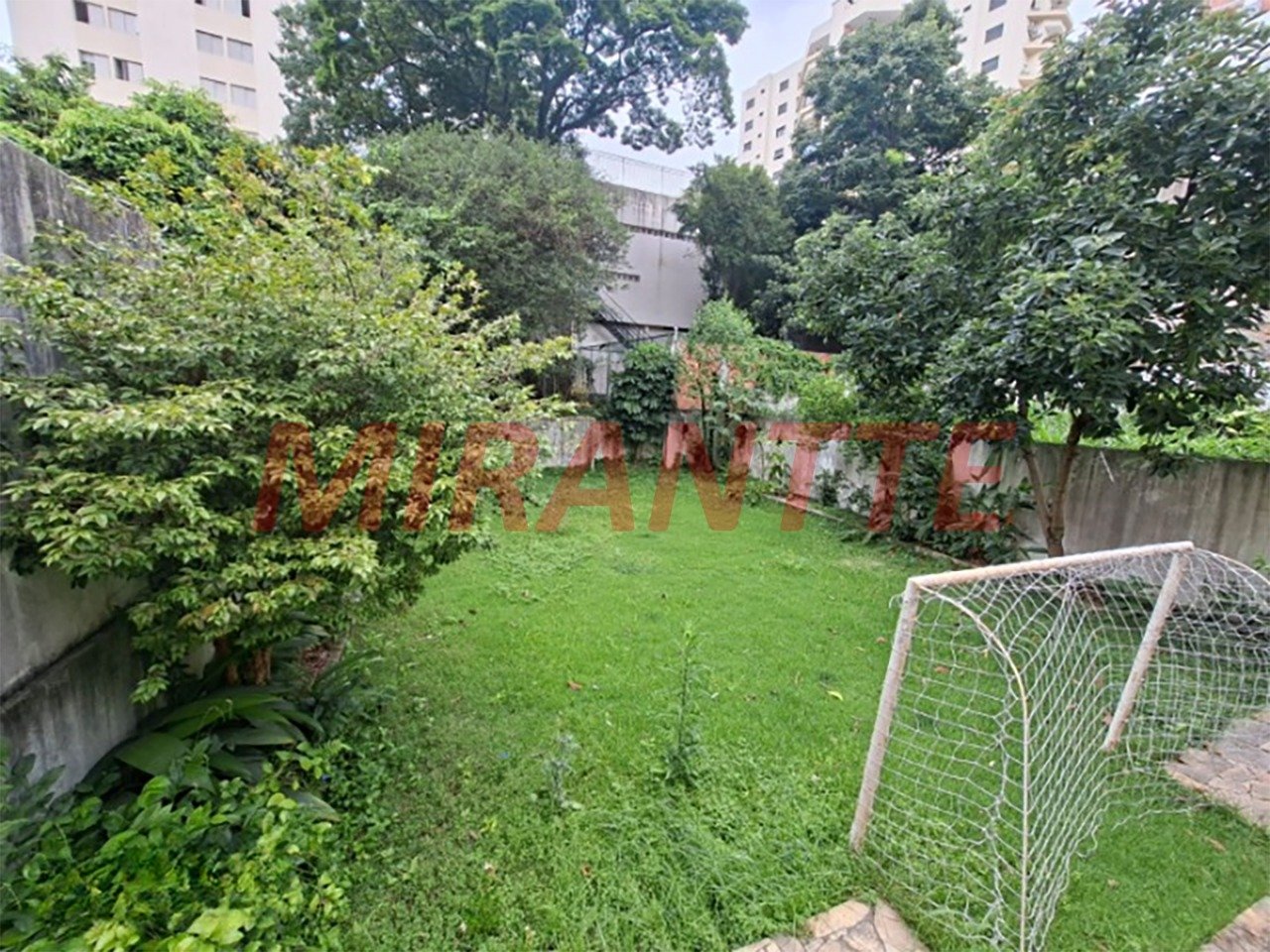 Sobrado de 513m² com 4 quartos em Água Fria