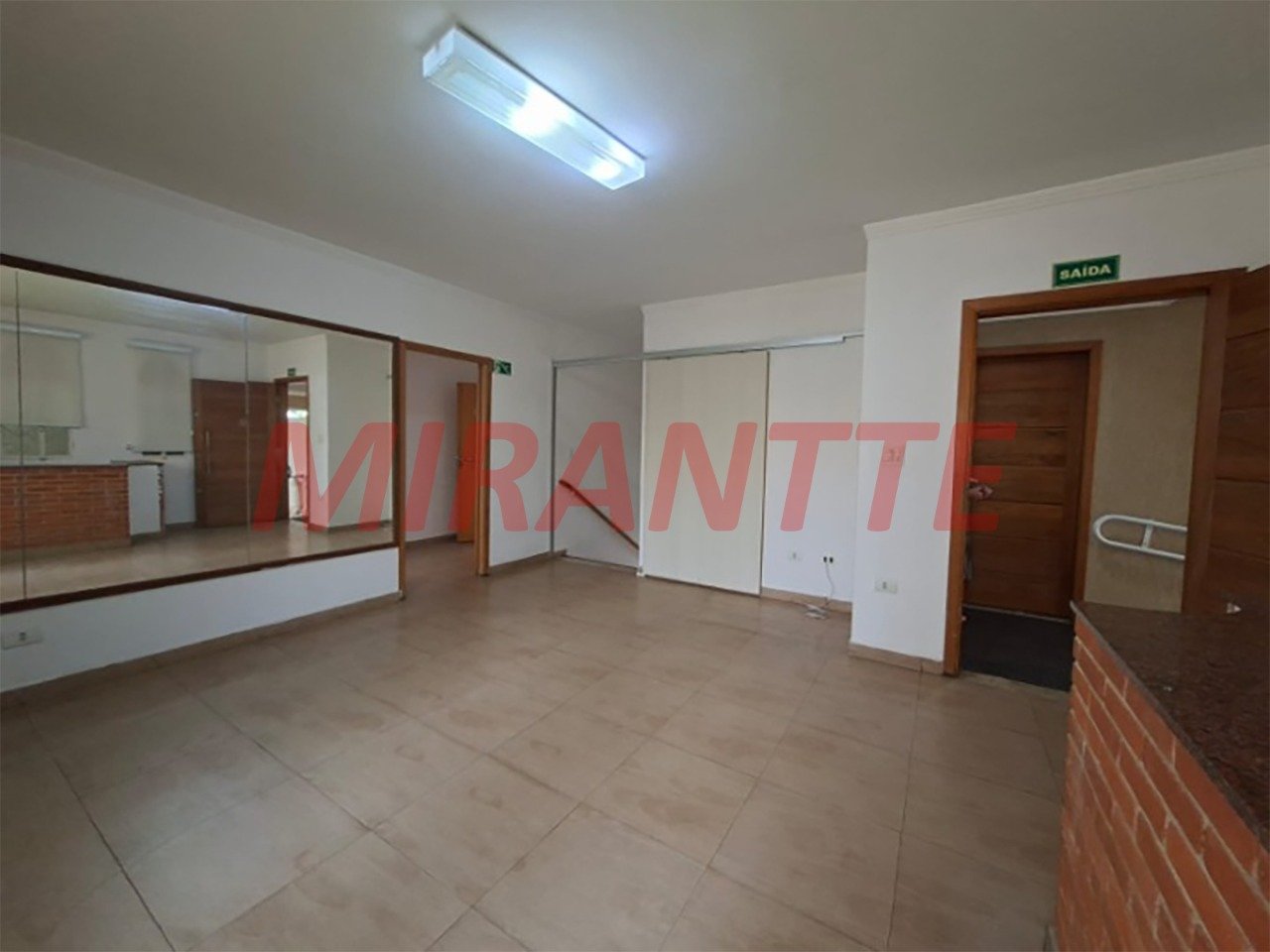 Sobrado de 513m² com 4 quartos em Água Fria