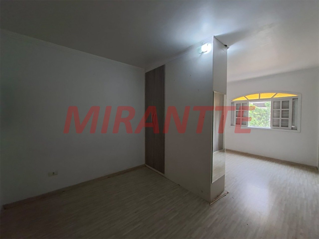 Sobrado de 513m² com 4 quartos em Água Fria