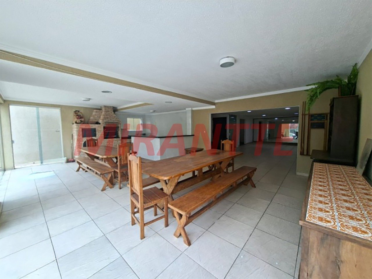 Sobrado de 513m² com 4 quartos em Água Fria