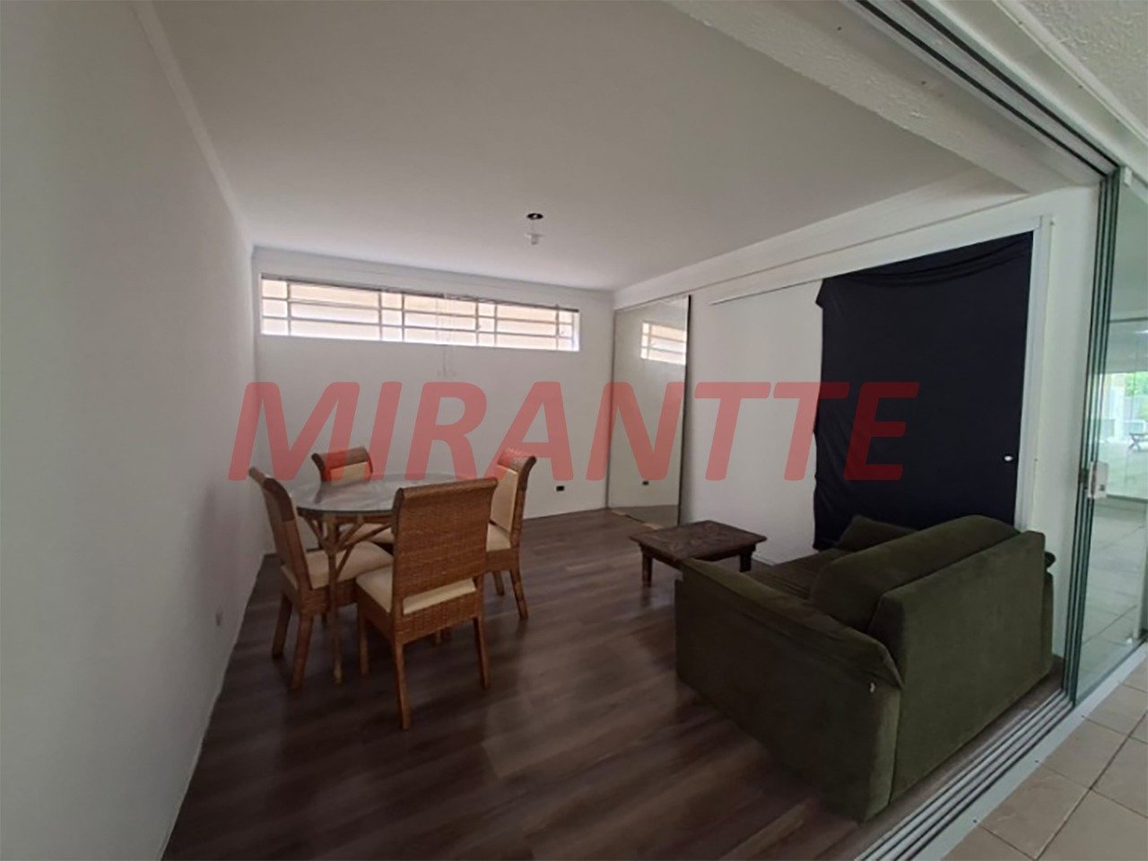Sobrado de 513m² com 4 quartos em Água Fria