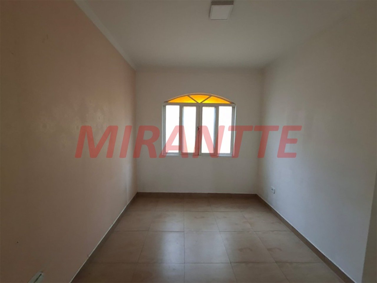 Sobrado de 513m² com 4 quartos em Água Fria