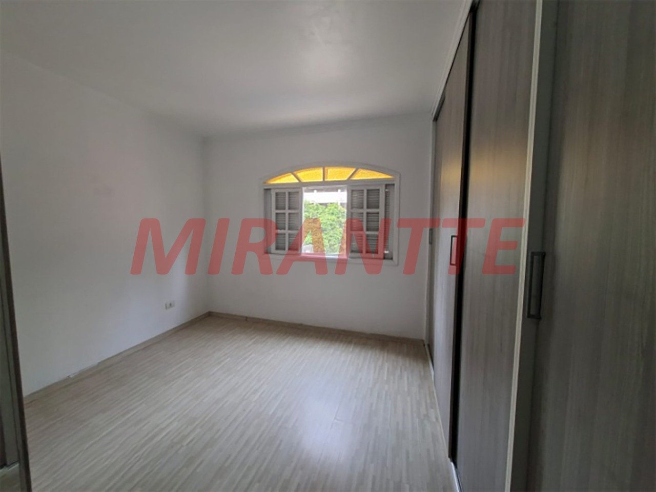 Sobrado de 513m² com 4 quartos em Água Fria