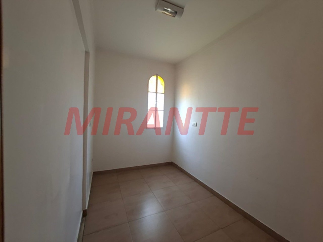 Sobrado de 513m² com 4 quartos em Água Fria