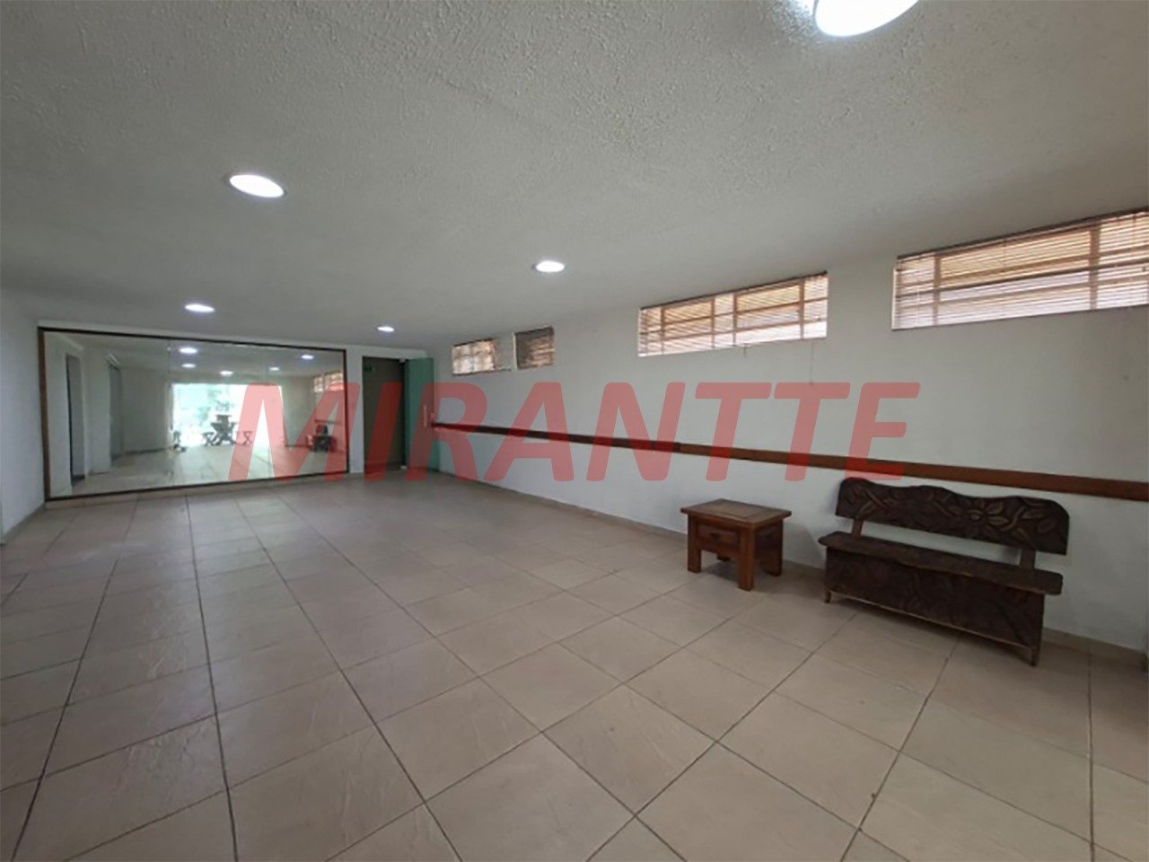 Sobrado de 513m² com 4 quartos em Água Fria