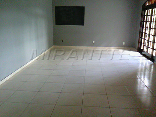 Sobrado de 180m² com 5 quartos em Água Fria