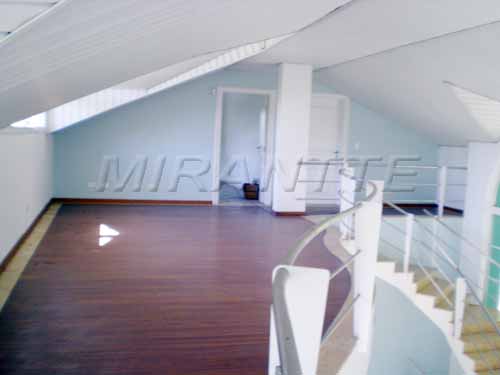 Sobrado de 650m² com 4 quartos em Jardim Floresta