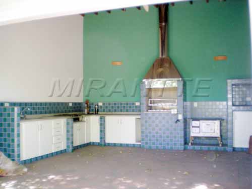 Sobrado de 650m² com 4 quartos em Jardim Floresta