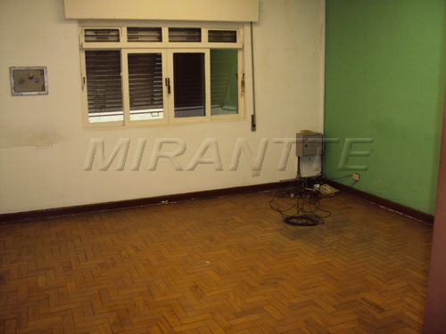 Comercial de 827m² em Ponte Pequena