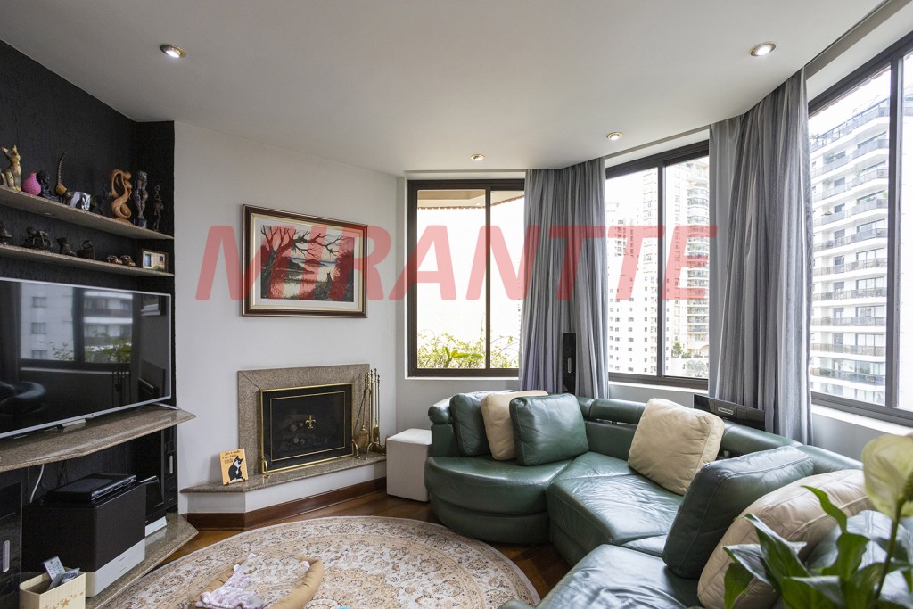 Apartamento de 218m² com 4 quartos em Santana