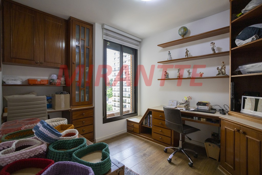Apartamento de 218m² com 4 quartos em Santana