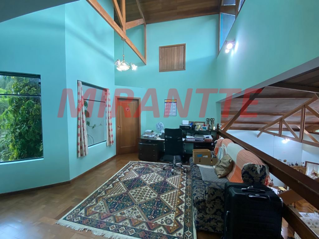 Sobrado de 700m² com 4 quartos em Serra Da Cantareira